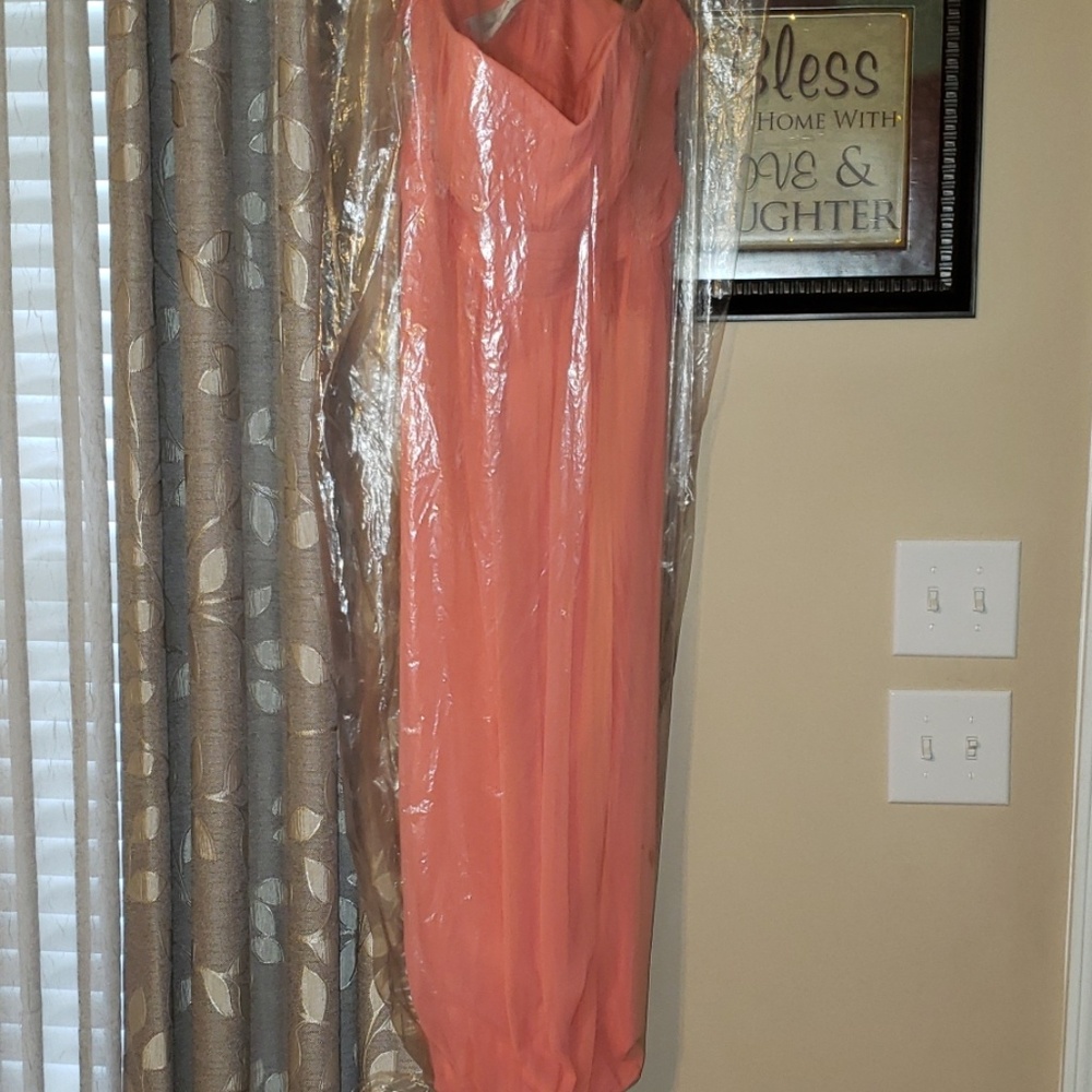 Formal dress - Picture 1 of 3